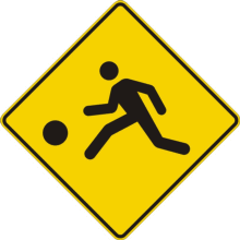 Signal avancé d'un terrain de jeu ou de passage près