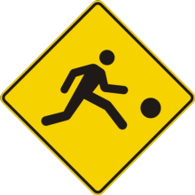 Signal avancé d'un terrain de jeu ou de passage près