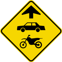 Signal avancé de chaussée désignée pour automobiles et mototout-terrain