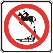 Accès interdit aux cavaliers et aux traîneaux à chiens