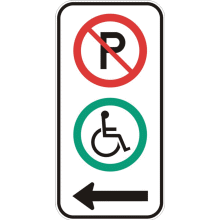 Stationnement réservé pour les handicapés vers la gauche
