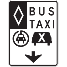 Voie réservée aux bus, taxi, covoiturage et véhicule électrique avec flèche au c