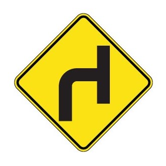 Intersection en T après un virage à 90° à droite